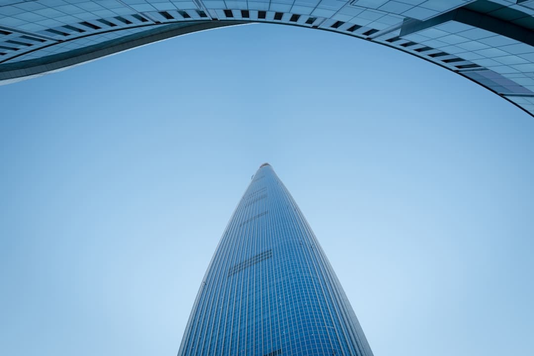 《哪吒2》助推光线上半年净利增3.7倍：挨近曩昔7年总和 首款3A游戏制造中